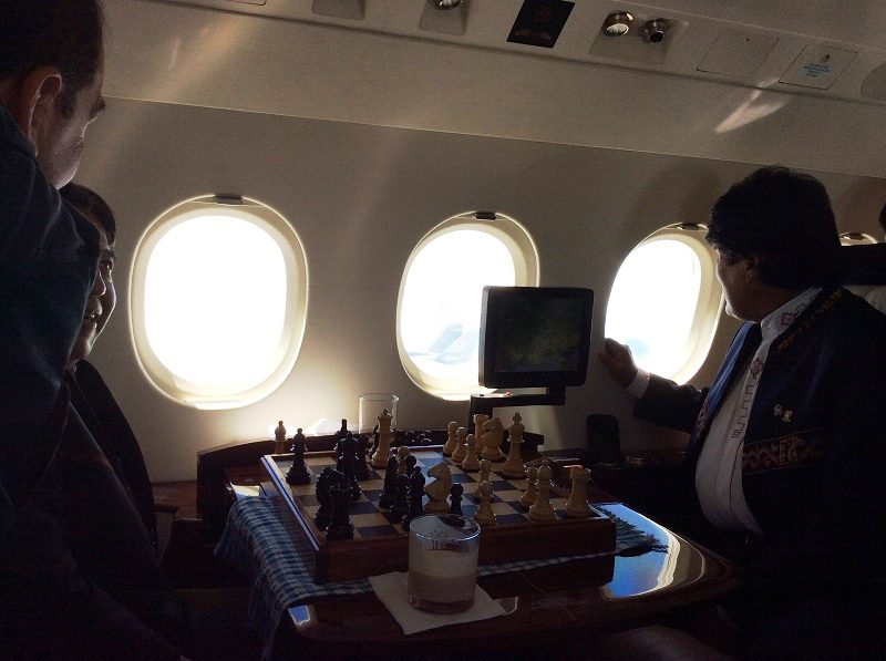 Presidente Evo Morales observa F16 Suizo