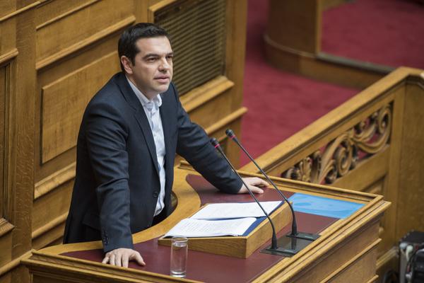El primer ministro habló a parlamentarios de su partido de izquierda Syriza.