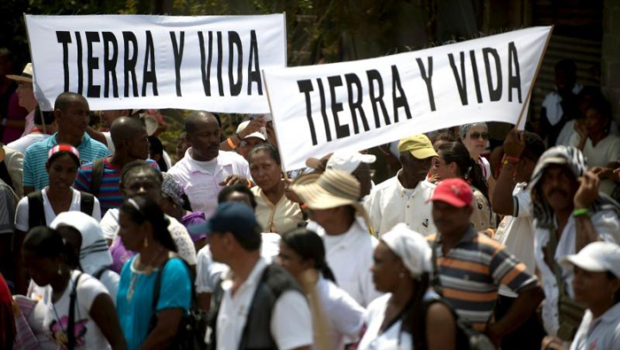 Los asesinatos de campesinos continúan en Colombia.