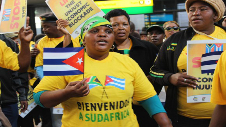 Los Cinco héroes cubanos son recibidos por el pueblo sudafricano
