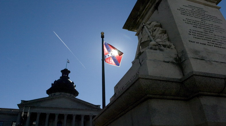 La controvertida bandera de los estados secesionistas ondea en el Capitolio de Carolina del Sur desde 1862, izada al calor del resurgir que vivió como símbolo político a partir de los años 50 en pleno movimiento por los derechos civiles.