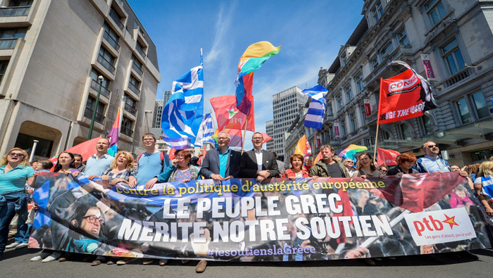 Miles de personas salieron a las calles de Bruselas en Bélgica, para manifestar con el mensaje en una pancarta que decía 