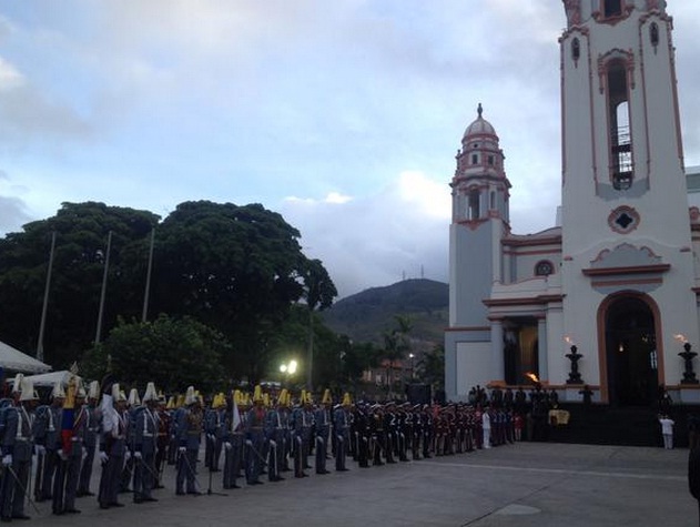 Los venezolanos inician conmemoración de esta fecha histórica en el Panteón Nacional