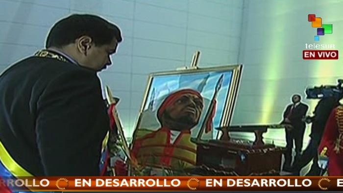 A nombre del pueblo de Venezuela, autorizo la llegada y la entrada del Negro Primero a nuestro Panteón Nacional, expresó Maduro.