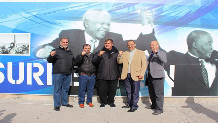 Los Cinco Héroes Cubanos rindieron homenaje a Mandela con un cartel instalado en Robben Island.