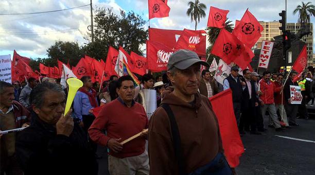 El gremio sindical marcha en rechazo a políticas de Correa pese a llamado al debate
