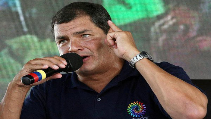 El presidente de Ecuador, Rafael Correa llamó a estar alertas de un posible golpe blando.