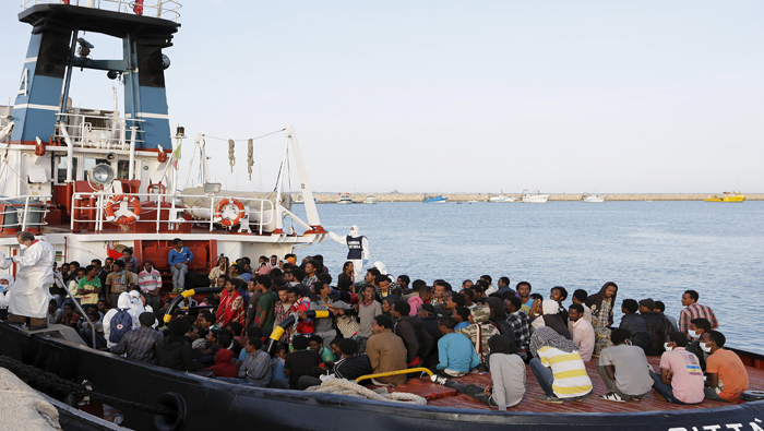 Miles de inmigrantes provenientes de países en conflicto siguen llegando a Europa.