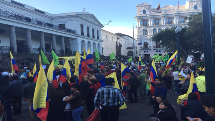 Simpatizantes al Gobierno de Correa se congregan en rechazo a las acciones desestabilizadoras.