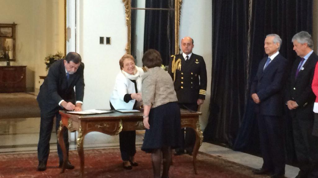 La presidenta Michelle Bachelet dijo que la nueva ministra deberá continuar la labor para mejorar la educación en Chile.