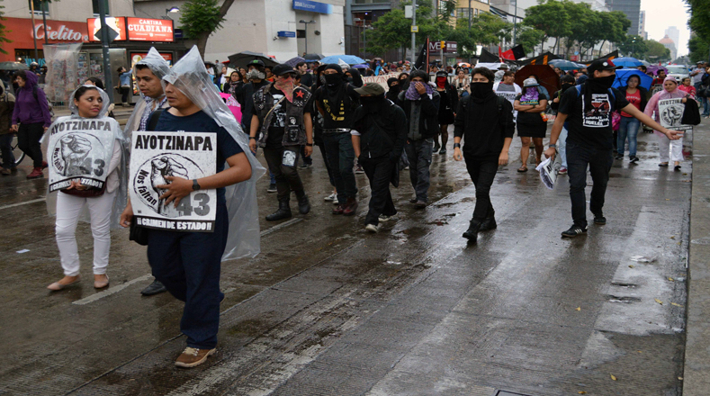 Más de 50 organizaciones sociales, estudiantiles y de trabajadores convocaron este viernes a la Jornada de Acción Global por Ayotzinapa para conmemorar los nueve meses de la desaparición de los estudiantes normalistas en el estado de Guerrero, al sur de México.