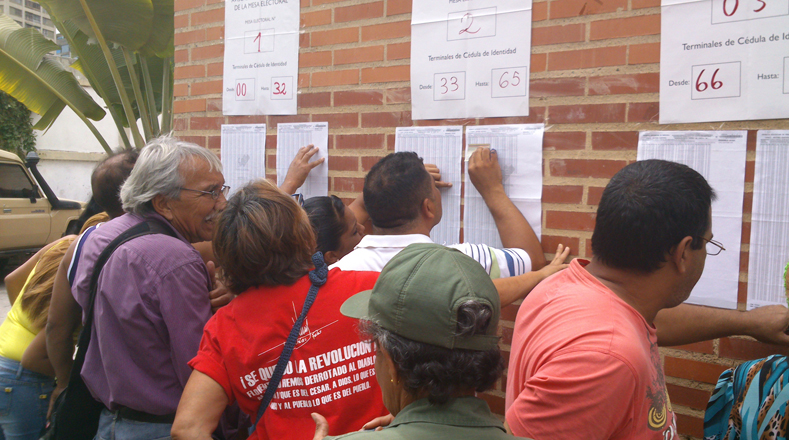 Para estos comicios, el Consejo Nacional Electoral (CNE) de Venezuela, instaló cinco mil 613 mesas electorales, distribuidas en los tres mil 987 centros de votación habilitados a nivel nacional.
