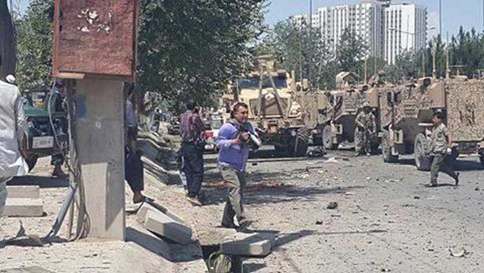 La explosión se registró cerca del aeropuerto de Kabul, que también funciona como base militar