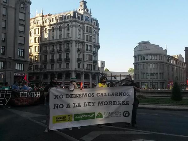 En la ciudad de León también se sienten las manifestaciones contra la normativa, que prevé sanciones desde 100 hasta 600 mil euros para los infractores.  