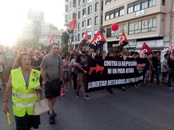 "Contra la represión, ni un paso atrás", dijeron en Valencia. 