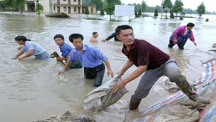 Más de 70 mil personas han sido evacuadas por las intensas lluvias.