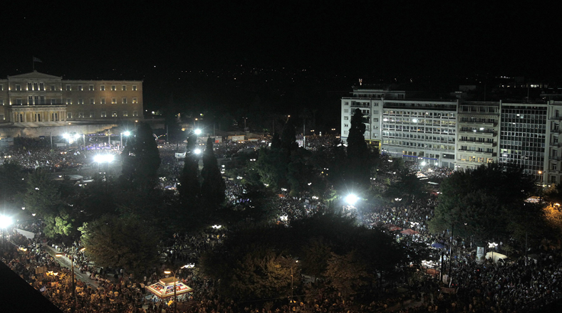 El pueblo griego abarrotó la Plaza Sintagma, frente al Parlamento Griego, en apoyo al "No" y al primer ministro Alexis Tsipras.