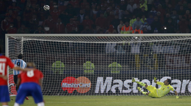 El jugador argentino, Gonzalo Higuaín falló el segundo tiro de penal por la albiceleste.