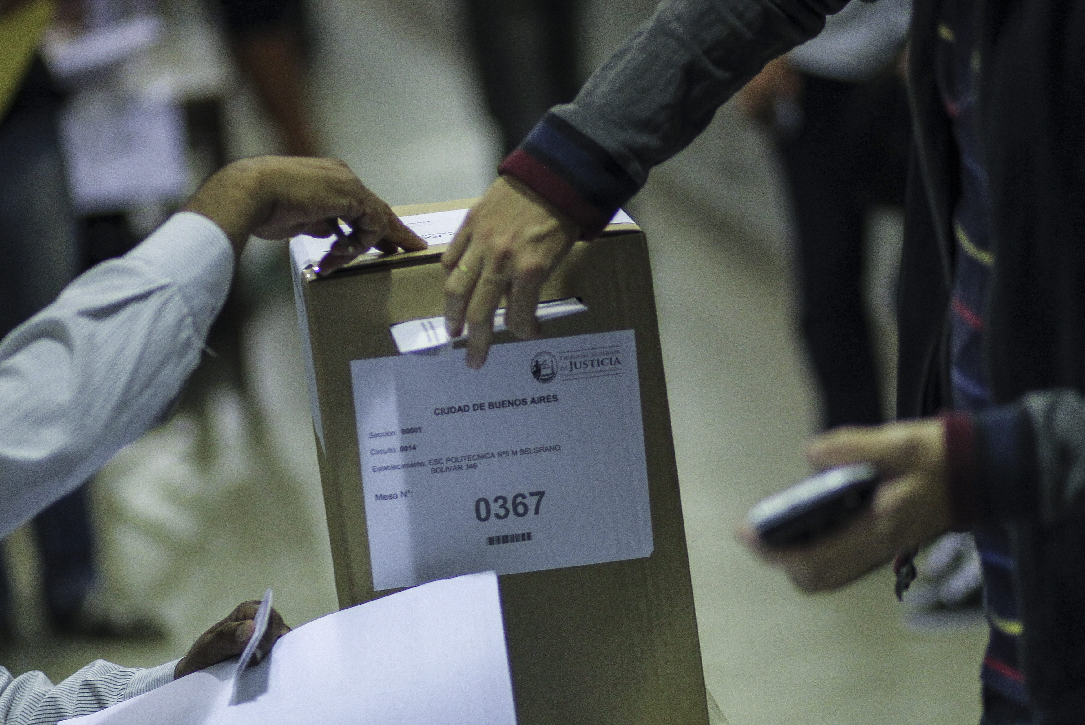 En el tercer distrito electoral de Argentina con 8,68 por ciento de los votantes totales, se eligen 30 legisladores locales y 105 representantes de las 15 comunas.