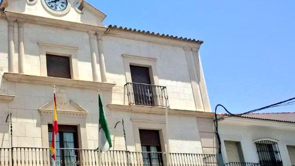 El Ayuntamiento de Gilena en Sevilla mostró su apoyo al país heleno con el retiro de la bandera de la UE.