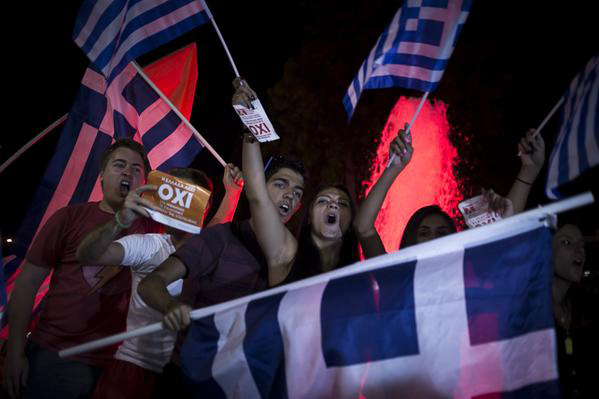 Celebración de victoria del NO a la Troika en plaza Syntagma de Atenas.
