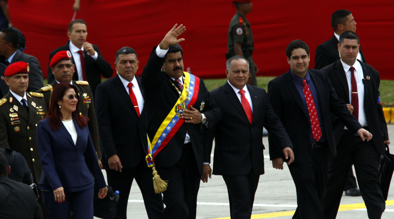 El presidente de la Asamblea Nacional Diosdado Cabello y  Nicolás Maduro Guerra, acompañaron al jefe de Estado