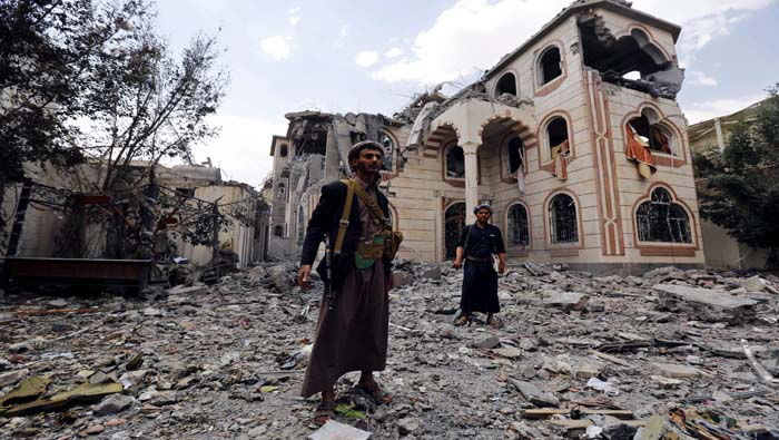 La casa de un brigadier leal al movimiento Ansarolá también fue bombardeada por la coalición saudita en Saná, Yemen.