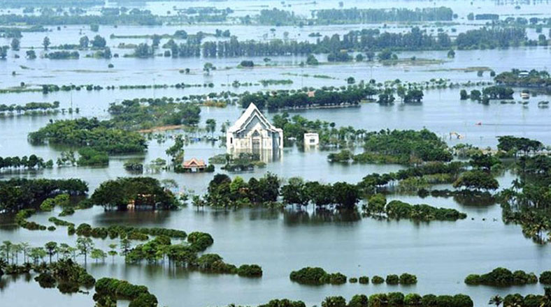 Debido a su situación geográfica, enfrenta problemas de protección contra las inundaciones que ocurren durante la temporada de los vientos monzones