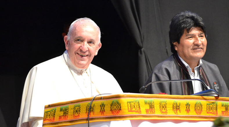 En su segundo día en Bolivia el papa asistió al II Encuentro de Movimientos Populares de ese país.