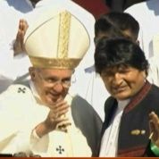 El Papa Francisco y el presidente Evo Morales se saludaron luego de la misa.