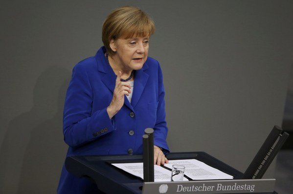 Merkel pide al Parlamento alemán que apruebe el mandato para negociar un tercer 