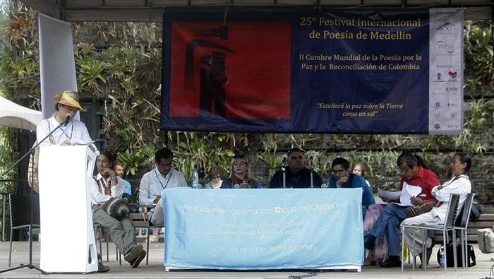 Lanzamiento del I Encuentro Mundial de Poesía de los Pueblos Originarios en el marco del 25 Festival Internacional de Poesía de Medellín (Colombia).