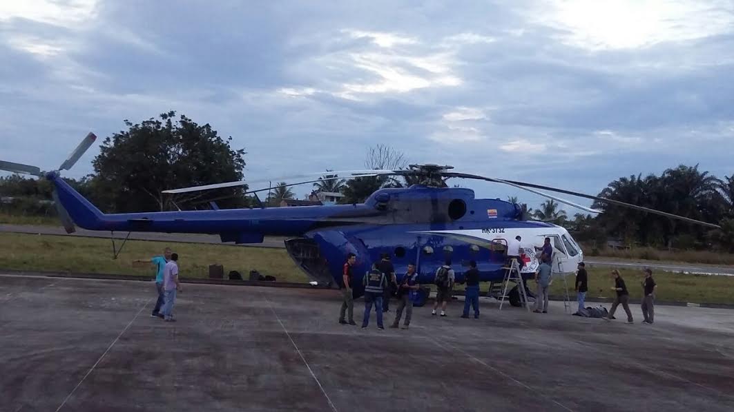 Hasta el aeropuerto Tres de Mayo de Puerto Asis, Putumayo llegó un helicóptero MI de matrícula HK 3732, y unos delegados del Comité Internacional de la Cruz Roja.