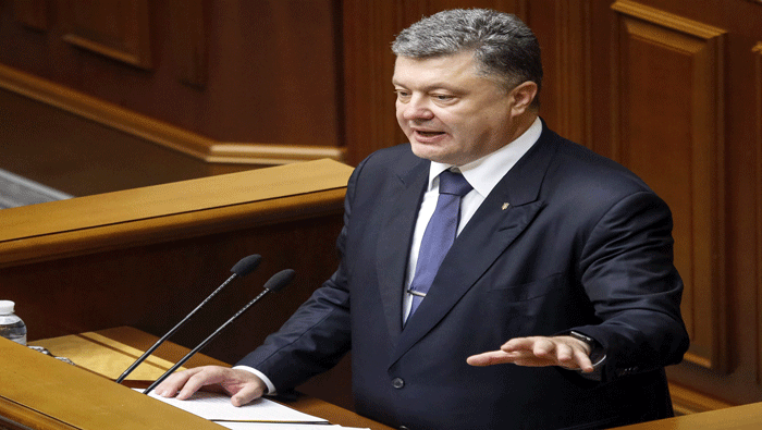 El presidente ucraniano, Petró Poroshenko, autorizó  la adopción a partir del 2 de enero de sanciones económicas contra Rusia.