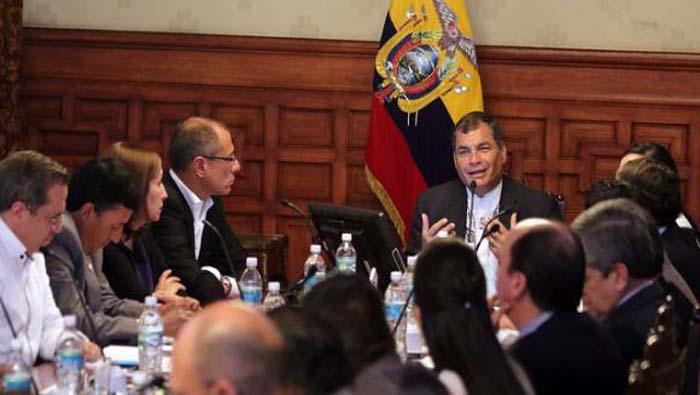 Presidente Correa se reunió con representantes del Frente Unidos.