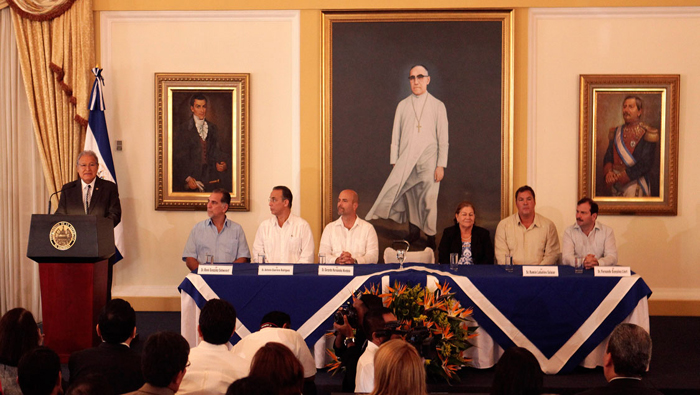 Sánchez Cerén destacó lucha antimperialista de los cinco de Cuba.