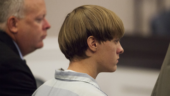 El autor de la masacre de Charleston, Dylann Roof, fue acusado de nueve cargos.