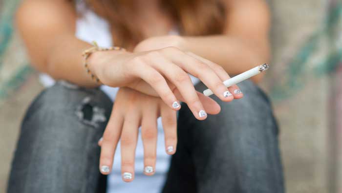 Las mujeres que fuman desarrollan más rápido tumores benignos