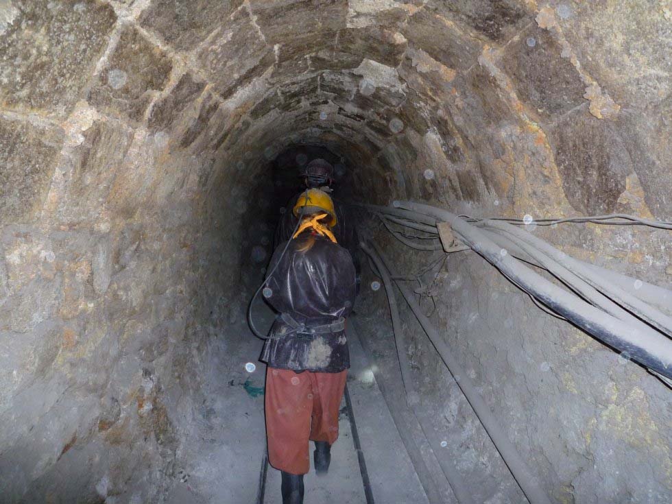La mina se encuentra a 350 kilómetros al sur de La Paz, en la región de Potosí.