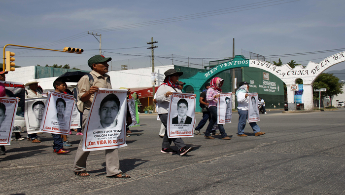 El abogado de los padres de los estudiantes aseguró  en junio que el cierre de caso Ayotzinapa es una salida política.