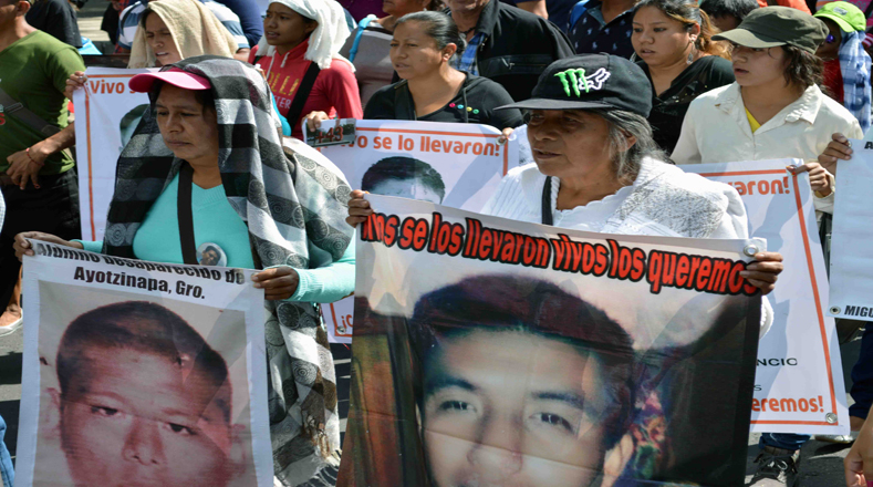 Familiares de los 43 normalistas creen que sus seres queridos están vivos y en manos de la policía mexicana.