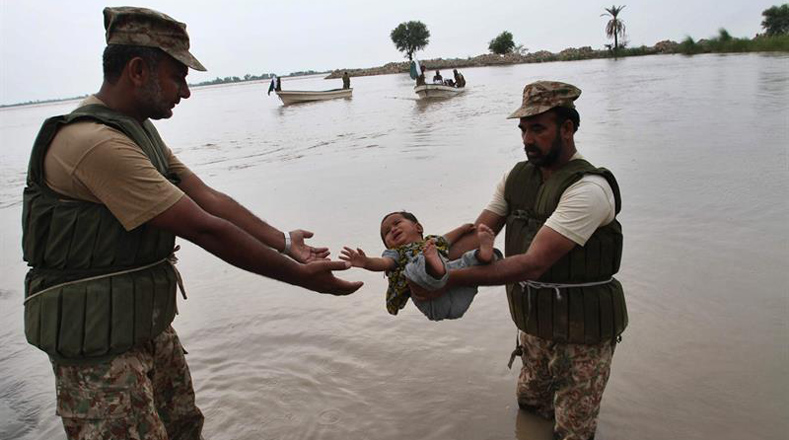 Las peores inundaciones de la historia paquistaní ocurrieron en 2010, tras un monzón extraordinariamente intenso que ocasionó la muerte de dos mil personas y más de 20 millones de damnificados. 