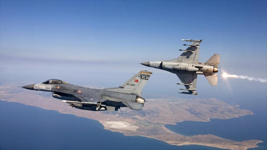 Irak condena el vuelo de aviones de la coalición para enviar suministros al EI.