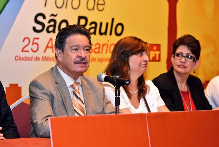 El presidente del Partido de la Revolución Democrática de México, Carlos Navarrete, encabeza el encuentro.
