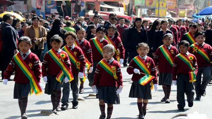 Bolivia: Niños conmemoran 190 aniversario de independencia