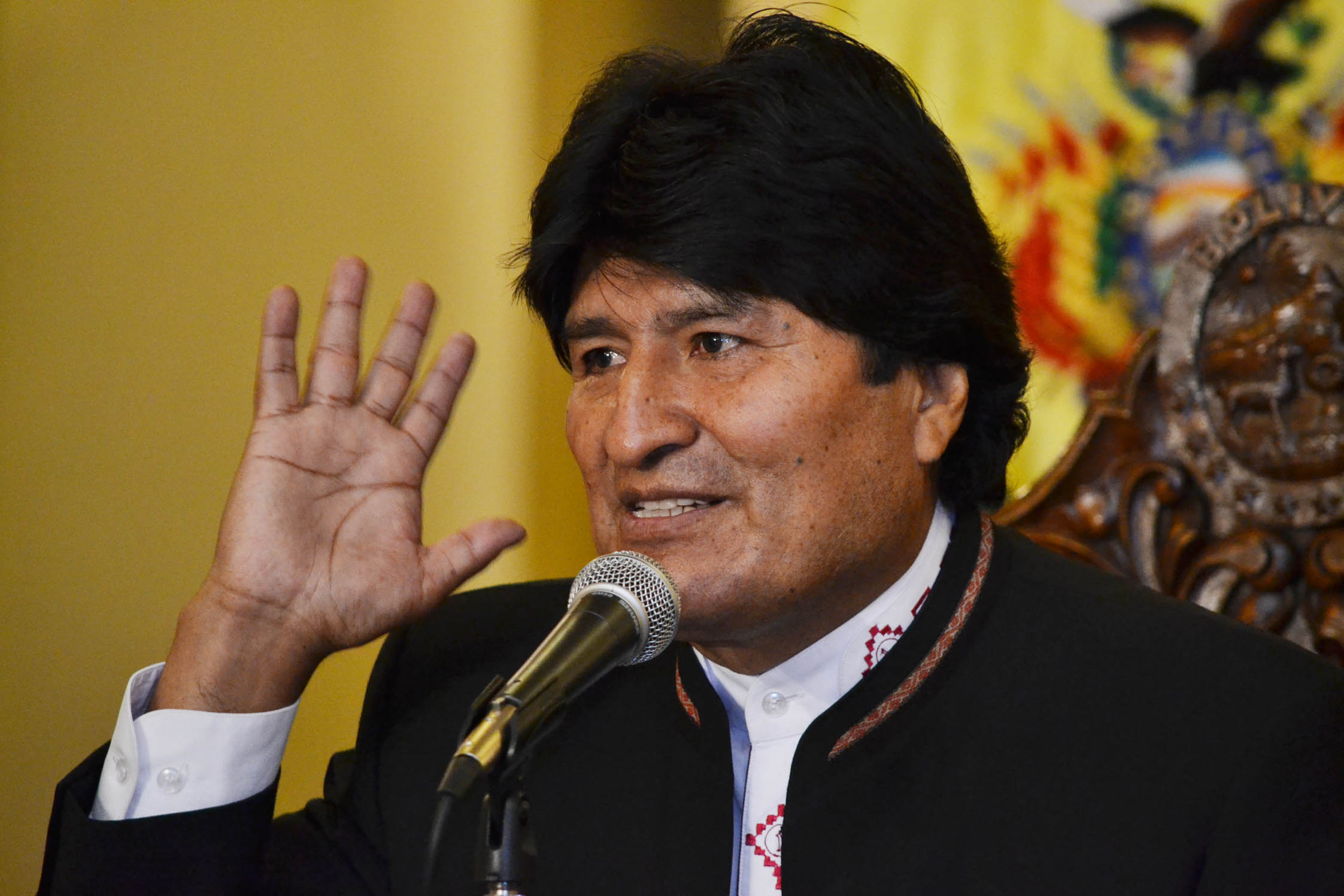 Morales investigará las andanzas del diplomático chileno.