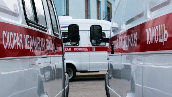 Varias ambulancias llegan al lugar para trasladar a los heridos