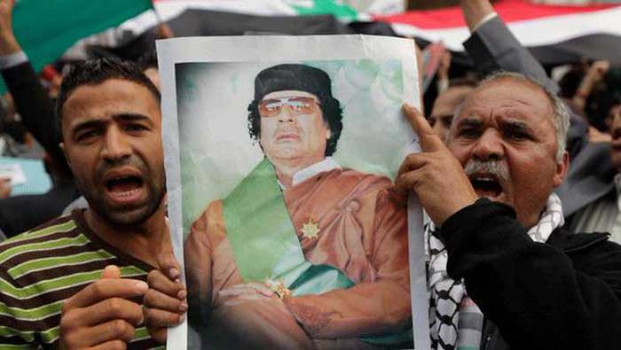 Manifestantes rechazan las crisis desatada por la OTAN tras el asesinato de Gadafi en 2011