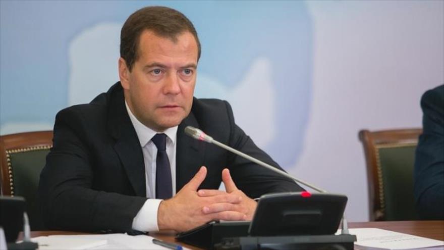 El primer ministro ruso, Dimitri Medvedev, abogó por una lucha conjunta contra el terrorismo, pero con observación internacional.