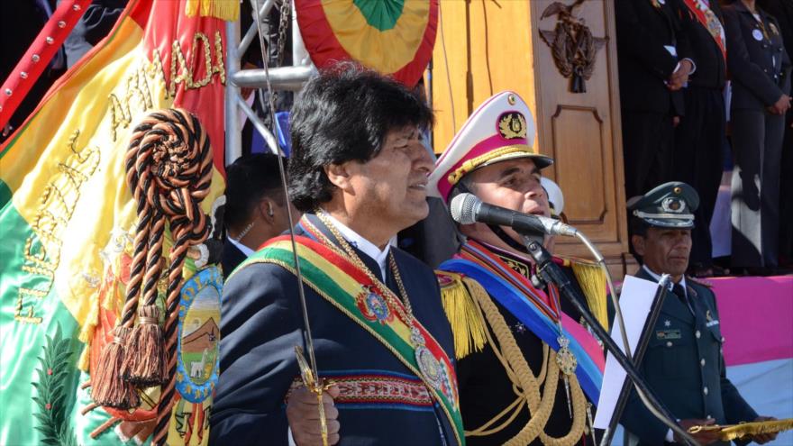 Morales pidió a las fuerzas armadas de Suramérica que se declaren anticapitalistas.